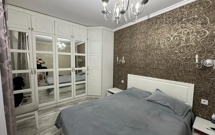 3-комнатная квартира, 90 м², 15/17 этаж, Сатпаева 25