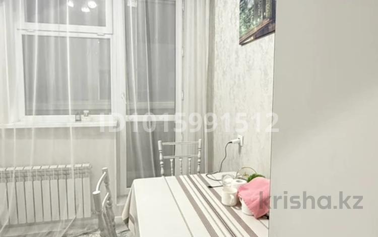 1-комнатная квартира · 43 м² · 1/13 этаж, Максут Нарикбаев 8 за 300 000 ₸ в Астане, Нура р-н — фото 2
