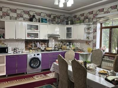 Отдельный дом · 7 комнат · 1000 м² · 10 сот., Батырбекова 71 А — Напротив магазина “Мадина” за 35 млн ₸ в Туркестане
