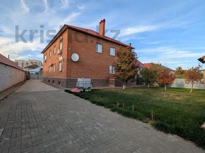 Отдельный дом · 9 комнат · 525.2 м² · 10 сот., ул Береке 18 за 140 млн ₸ в Уральске
