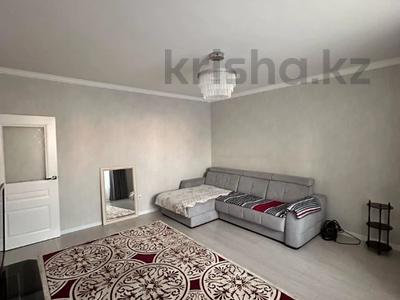Продажа квартир в Алматы: 2-комнатная квартира · 69 м² · 8/17 этаж, мкр Таугуль, Жандосова за 51.5 млн 〒 2-комнатная квартира · 69 м² · 8/17 этаж, мкр Таугуль, Жандосова за 51.5 млн 〒 в Алматы, Ауэзовский р-н