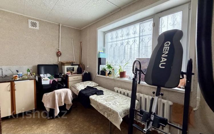 4-бөлмелі пәтер · 82 м² · 1/5 қабат, Карбышева 19, бағасы: 25 млн ₸ в Костанае — фото 2