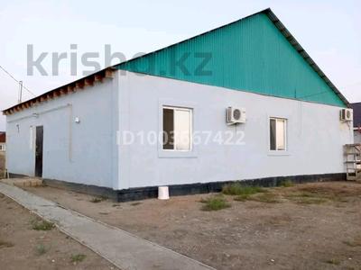 Отдельный дом · 4 комнаты · 150 м², мкр Жулдыз-2, Жошы-хан 48 — 12 за 350 000 〒 в Атырау