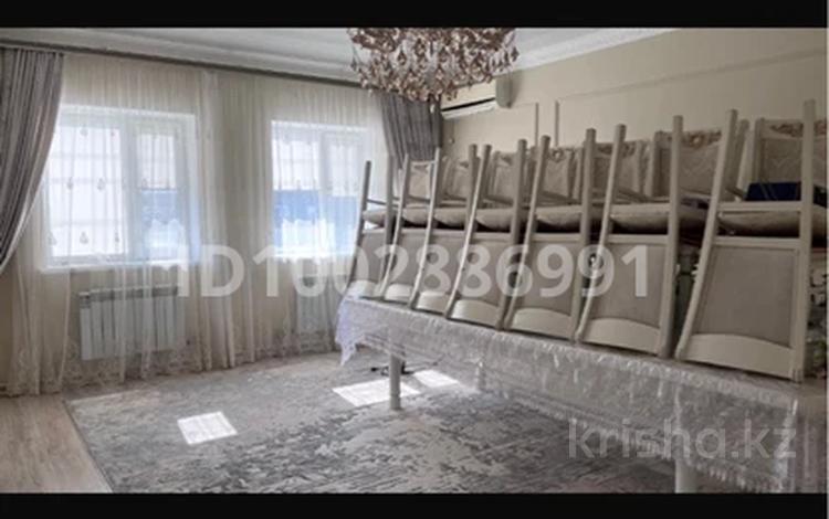 Отдельный дом · 4 комнаты · 188 м² · 10 сот., Омар Төлешов 48 — Возле Нурзер магазин за 40 млн 〒 в Атырау — фото 10