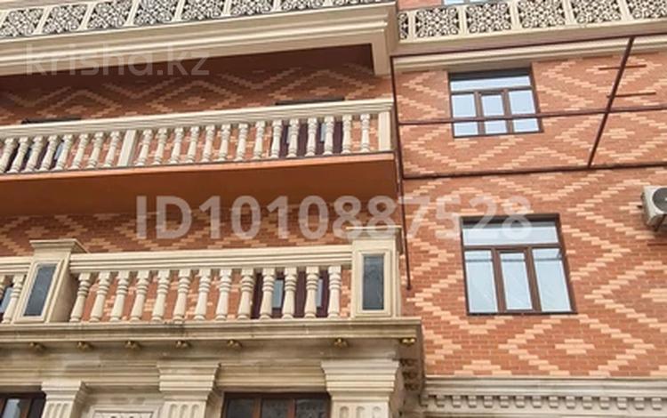2-комнатная квартира · 77 м² · 9/15 этаж, 17-й мкр, ​17-й микрорайон 6 за 300 000 ₸ в Актау — фото 2