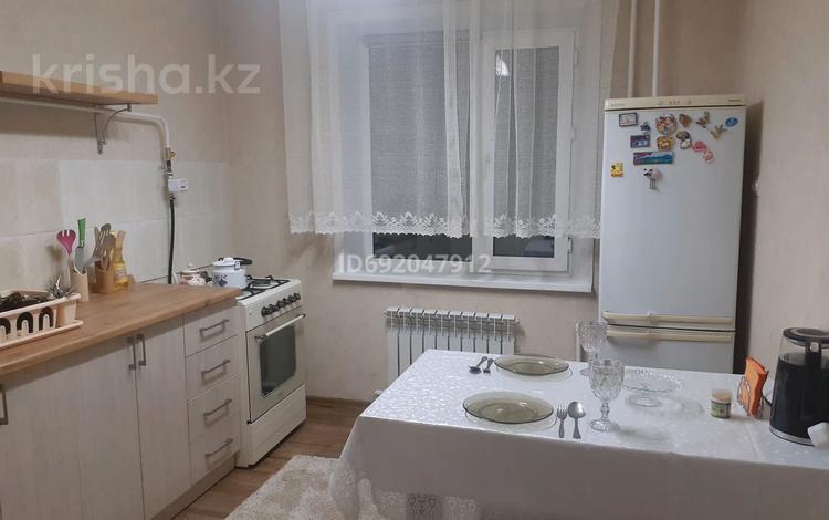 1-комнатная квартира, 41 м², 6/10 этаж помесячно, Жумабаева 25 — Акимат арена за 200 000 〒 в Семее — фото 2