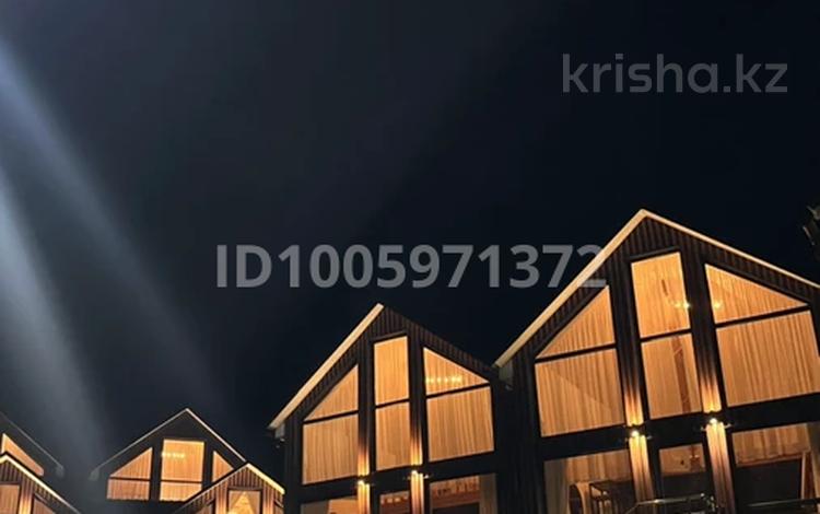 Отдельный дом · 2 комнаты · 55 м², мкр Тау Самал, Ладушкина 143а — Достык Оспанова за 350 000 〒 в Алматы, Медеуский р-н — фото 2