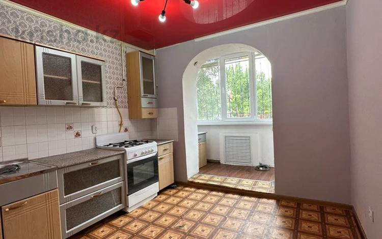 3-комнатная квартира · 67 м² · 1/5 этаж, мкр 4 18 за 22 млн ₸ в Уральске — фото 2
