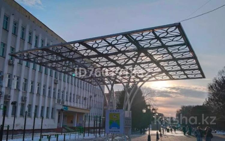 Свободное назначение, офисы, образование · 2100 м² за 8.4 млн ₸ в Уральске — фото 2