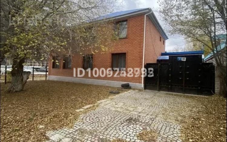 Отдельный дом · 5 комнат · 210 м² · 2.3 сот., Утемисова 66 — Угловой дом пересечение с Некрасова за 500 000 〒 в Актобе, мкр. Курмыш — фото 2