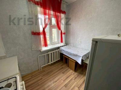 1-комнатная квартира · 33 м² · 5/5 этаж, мкр 4, Мкр. 4 27 за 12.5 млн 〒 в Уральске