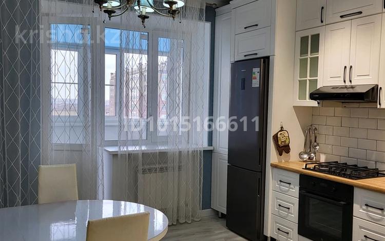 2-комнатная квартира · 80 м² · 6/10 этаж, мкр. Алтын орда, Алия Молдагулова 50а за 20 000 ₸ в Актобе — фото 2