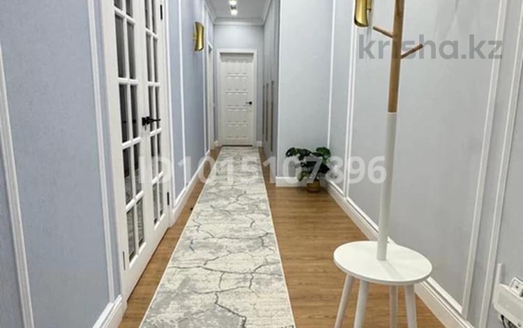 2-комнатная квартира · 100 м² · 7/9 этаж, мкр. Алтын орда 21В к.2 — Пересечение Молдагуловой и Мангилик Ел за 25 000 ₸ в Актобе — фото 2