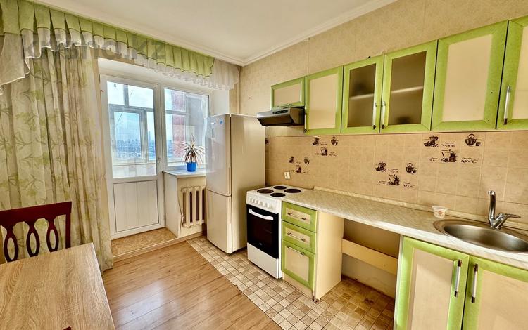 Три. Лишнее слово пять, пятый, пятёрка. 3м лого. Три а и три н. Три а и три н.