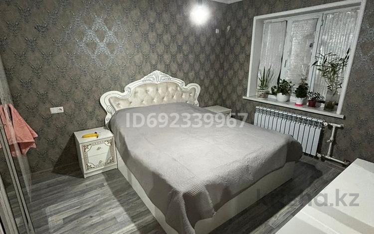 3-комнатная квартира, 70 м², 4/4 этаж, 1 мкр 21 за 15 млн 〒 в Туркестане — фото 2