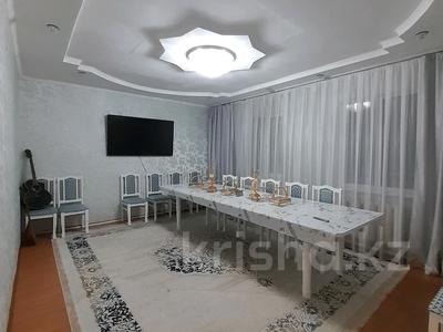 Отдельный дом · 6 комнат · 135 м² · 3 сот., Жунисова 1 — Пединститут за 26.3 млн 〒 в Уральске