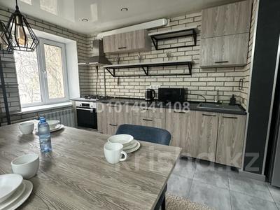 2-бөлмелі пәтер · 52 м² · 2/5 қабат, Ихсанова 52 — А. Кердеры, бағасы: 25 млн ₸ в Уральске, мкр Школьник