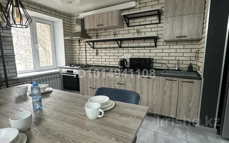 2-бөлмелі пәтер · 52 м² · 2/5 қабат, Ихсанова 52 — А. Кердеры, бағасы: 25 млн ₸ в Уральске, мкр Школьник — фото 2