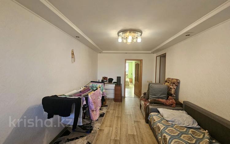 3-комнатная квартира · 60 м² · 5/5 этаж, мкр Михайловка , улица Ивана Крылова 20 — Парк культуры и отдыха г. Караганды за 17.8 млн ₸ в Караганде, Казыбек би р-н — фото 2