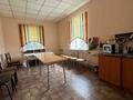 Свободное назначение, офисы, конференц-залы, кабинеты и рабочие места · 1100 м² за 2.2 млн ₸ в Караганде, Казыбек би р-н — фото 11