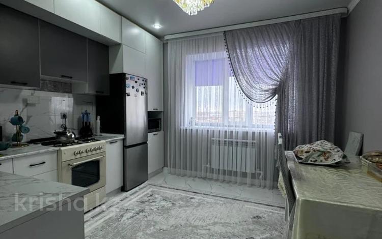 3-комнатная квартира · 110 м² · 8/8 этаж, мкр. Алтын орда за 33.5 млн 〒 в Актобе — фото 2