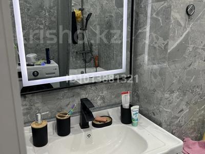 2-комнатная квартира · 54 м² · 4/9 этаж, мкр Кокжиек, Жолымбет 65 за 15 000 ₸ в Алматы, Жетысуский р-н