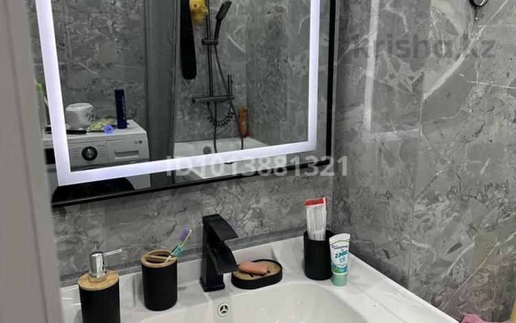 2-комнатная квартира · 54 м² · 4/9 этаж, мкр Кокжиек, Жолымбет 65 за 15 000 ₸ в Алматы, Жетысуский р-н — фото 2