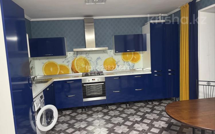 1-комнатная квартира · 49 м² · 3/10 этаж, мкр 11 11 за 160 000 ₸ в Актобе — фото 2
