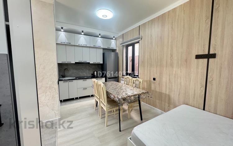 1-бөлмелі пәтер · 30 м² · 1/1 қабат, Ақбұлақ ш/а. 7 — Тынышбаева 7, бағасы: 180 000 ₸ в Алматы, Алатауский р-н — фото 2
