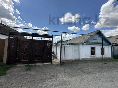 Отдельный дом · 3 комнаты · 68 м² · 4.5 сот., Исатай Махамбет 77 — Пересечение Егизбаева за 15.5 млн ₸ в Уральске