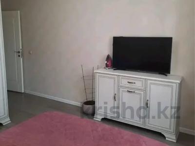 2-бөлмелі пәтер · 75 м² · 3/12 қабат, Астана 19 — Шаяхметова, бағасы: 250 000 ₸ в Шымкенте