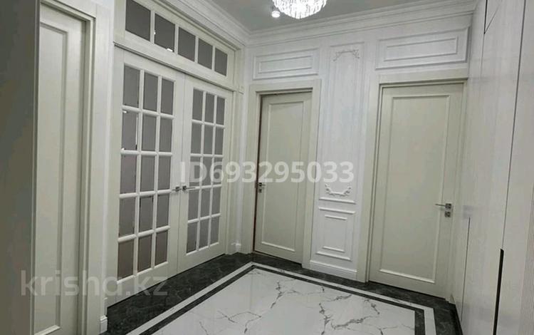 3-комнатная квартира, 140 м², 5/5 этаж, Ушкемпирова 42 за 168 млн 〒 в Алматы, Бостандыкский р-н — фото 2