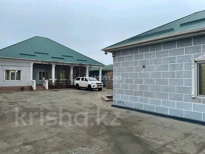 Отдельный дом · 2 комнаты · 100 м², Коркыт-аты 124 — По месяцам, в центре города за 200 000 〒 в 