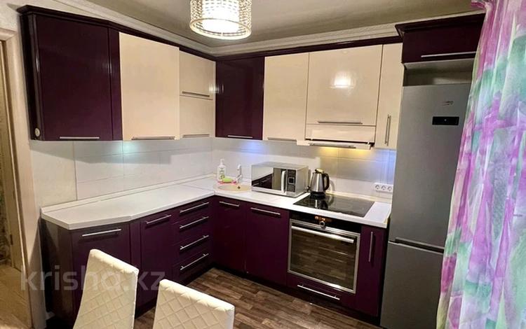 3-комнатная квартира · 75 м² · 2/5 этаж, Естая 95 — Камзина за 450 000 ₸ в Павлодаре — фото 2