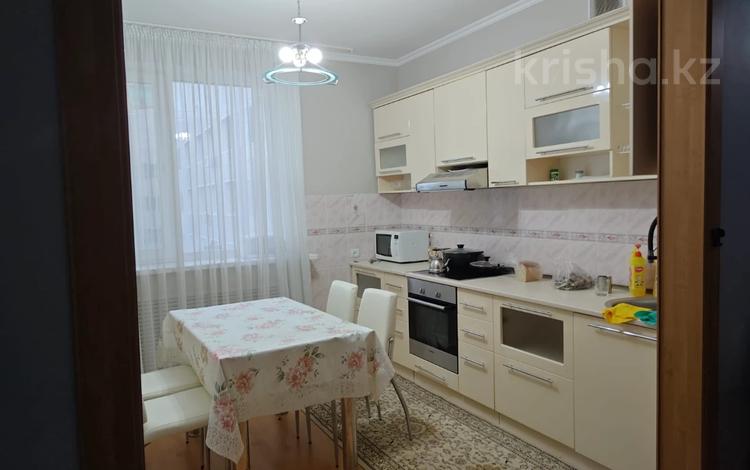 2-комнатная квартира · 74 м² · 8/12 этаж, Сыганак 64 за 300 000 ₸ в Астане, Есильский р-н — фото 3