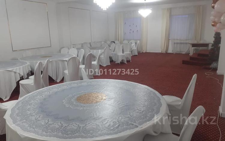 Дом · 2 комнаты · 200 м², Лизы Чайкиной 2А за 60 000 ₸ в Костанае — фото 2