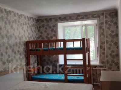 2-бөлмелі пәтер, 42 м², 1/5 қабат, Майкудук, 18й микрорайон, бағасы: 11.5 млн 〒 в Караганде, Алихана Бокейханова р-н