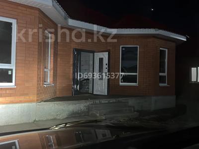Отдельный дом · 4 комнаты · 208 м² · 10 сот., жилой массив Кызылжар, Жилой массив Кызылжар 2 480 — Магазин 406 за 45 млн ₸ в Актобе