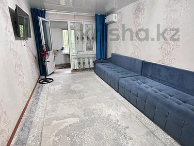 Продажа квартир в Жетысу обл.: 2-комнатная квартира · 58 м² · 1/5 этаж, Самал 16 за 15.5 млн 〒 2-комнатная квартира · 58 м² · 1/5 этаж, Самал 16 за 15.5 млн 〒 в Талдыкоргане, мкр Жастар
