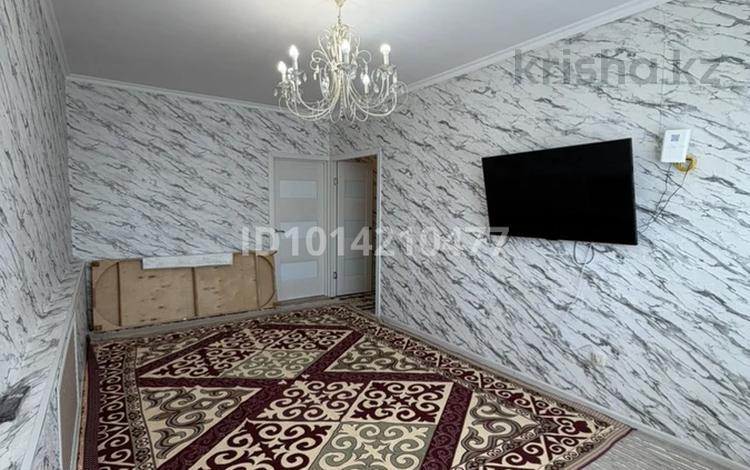 4-бөлмелі пәтер · 90 м² · 5/5 қабат, 27-ш/а. 80 — Үйдің жанында барлығы бар. Қала орталығында орналасқан, бағасы: 20 млн ₸ в Актау, 27-й мкр — фото 2