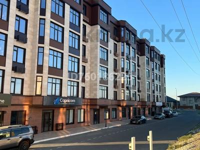 1-комнатная квартира · 68.8 м² · 3/5 этаж, мкр Нурсая-3, Абулхайр-хана 56А за 29.5 млн 〒 в Атырау