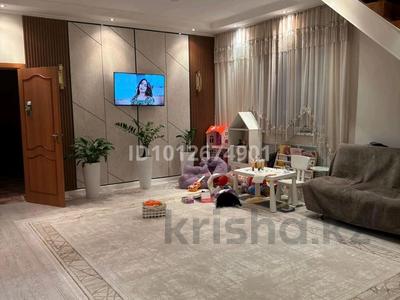 Отдельный дом · 6 комнат · 200 м² · 10 сот., мкр Шапагат, Шотаманулы 16 — Садовая уйгурская за 165 млн ₸ в Алматы, Алатауский р-н