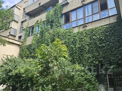 2-бөлмелі пәтер · 59 м² · 2/5 қабат, Желтоксан 137 — Шевченко, бағасы: 280 000 〒 в Алматы, Алмалинский р-н