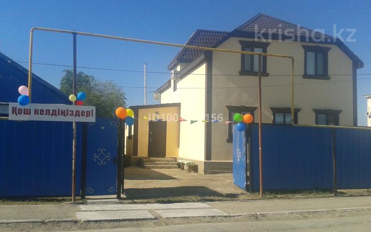 Жеке үй · 4 бөлме · 200 м² · 5 жүзд., мкр Атырау, Куспан молла 30 — На против мечети, бағасы: 50 млн ₸ — фото 2
