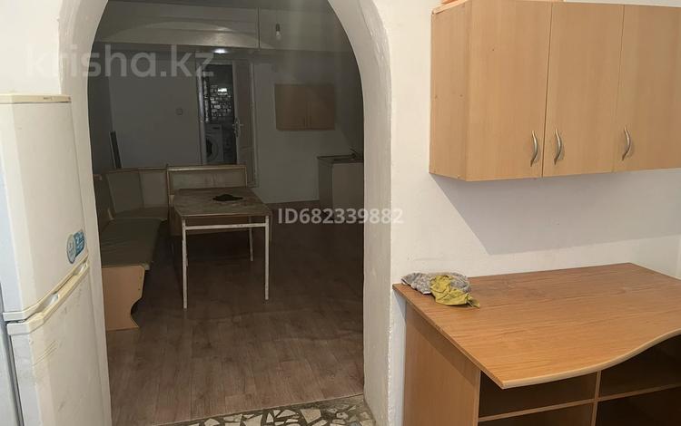 1-комнатная квартира · 35 м² · 1/2 этаж, 3-й микрорайон 2 А — Торговый центр Альфараби за 100 000 ₸ в Шымкенте, Туран р-н — фото 3