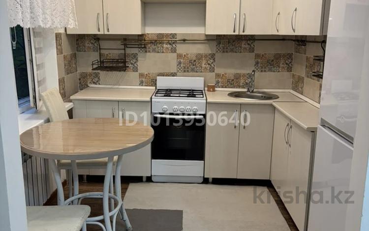 2-комнатная квартира · 46 м² · 1/4 этаж, мкр №8 22 за 250 000 ₸ в Алматы, Ауэзовский р-н — фото 2