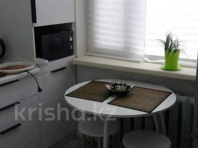 3-комнатная квартира, 58 м², 2/5 этаж помесячно, Абая 60 за 130 000 〒 в Темиртау