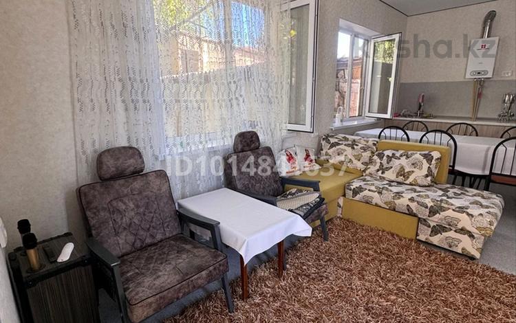Дача · 3 комнаты · 150 м², жилой массив Кайнар Булак, Абрикосова 145а — Находится возле магазина корзинка за 50 000 ₸ в Шымкенте, Абайский р-н — фото 2