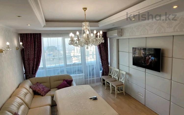 3-комнатная квартира, 150 м², 21/22 этаж помесячно, Бухар жырау 27/5