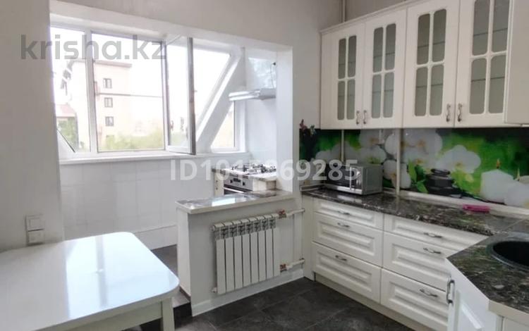 2-комнатная квартира · 56.4 м² · 3/9 этаж, мкр Аксай-4 70 за 39 млн ₸ в Алматы, Ауэзовский р-н — фото 2